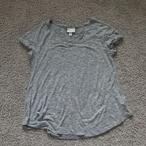 Ava & Viv Heather Gray V-Neck Short Sleeve Tee